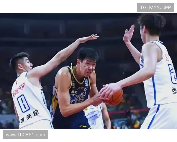 广州与徐昕签约四年租借合同第四赛季将正式加盟龙狮队 广州与徐昕签约四年租借合同第四赛季将正式加盟龙狮队
